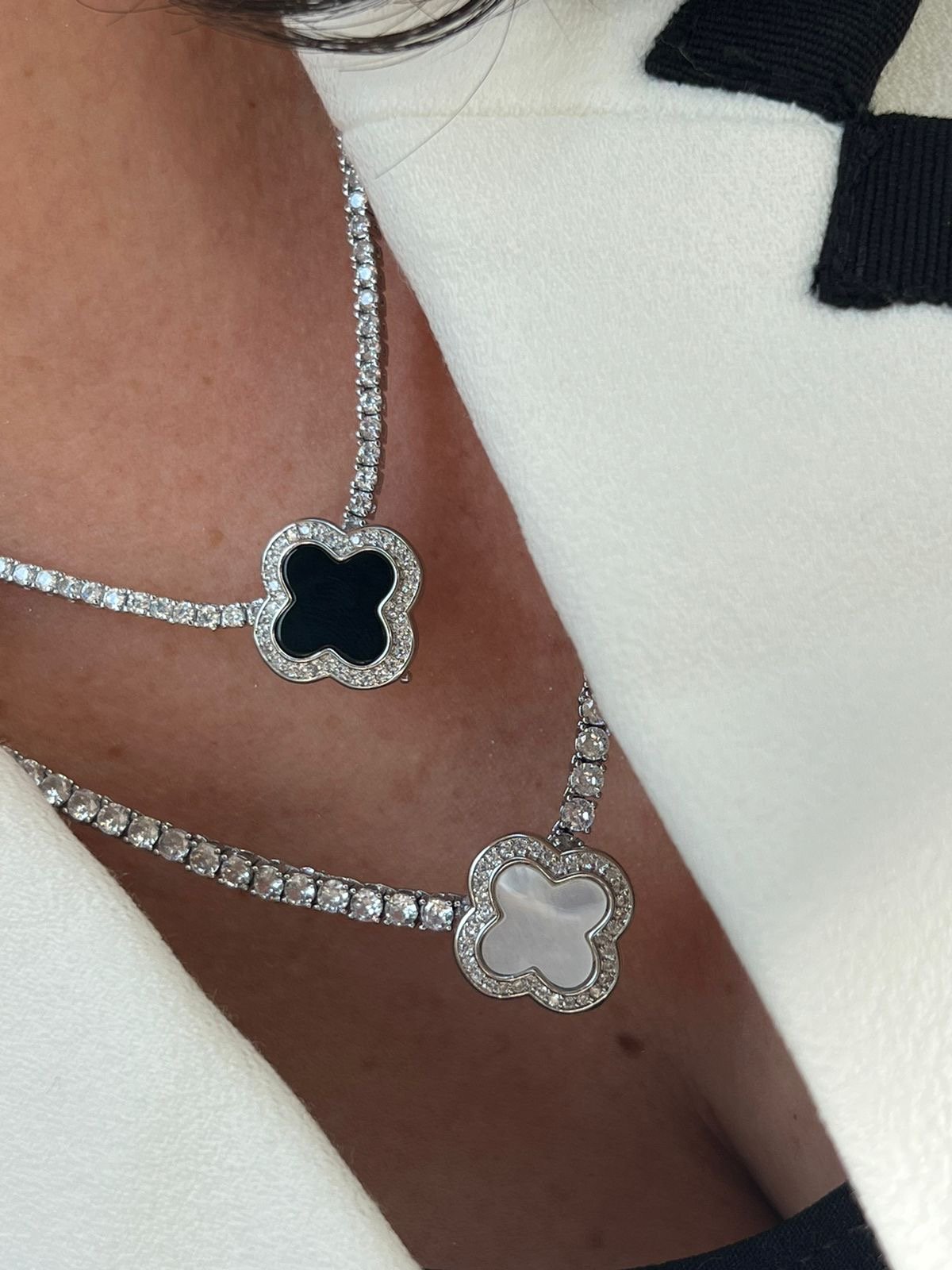 Pingente Trevo Black (Para Pulseira e Riviera) em Banho de Ródio Branco