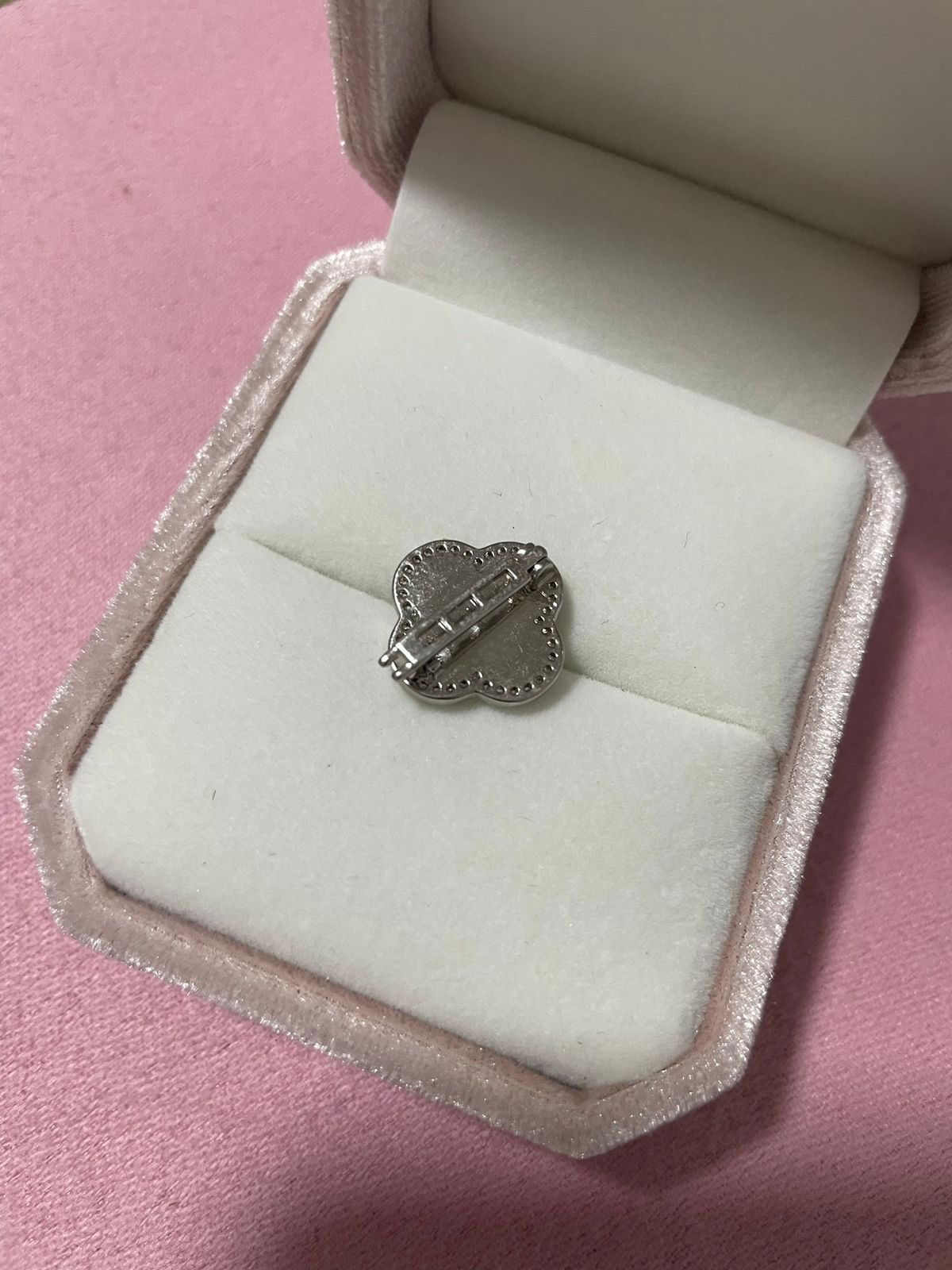 Pingente Trevo com Madrepérola ( Para Pulseira ) em Banho de Ródio Branco