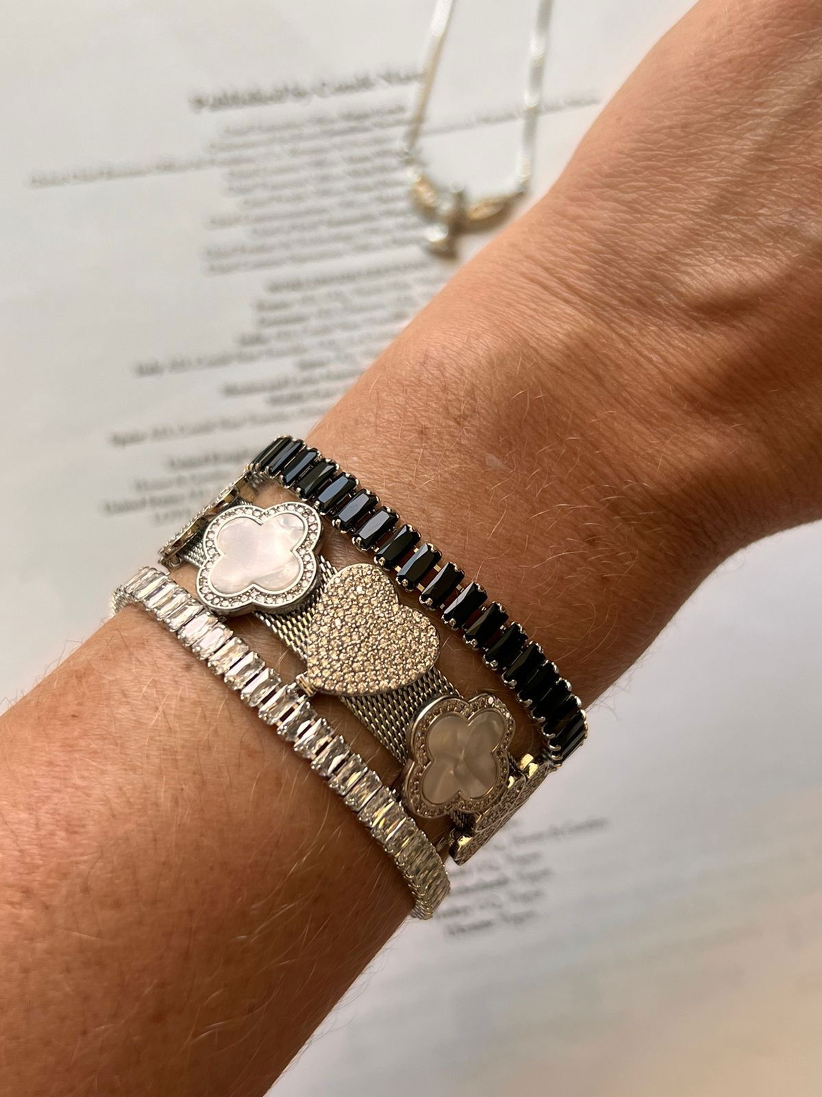 Pingente Trevo com Madrepérola ( Para Pulseira ) em Banho de Ródio Branco