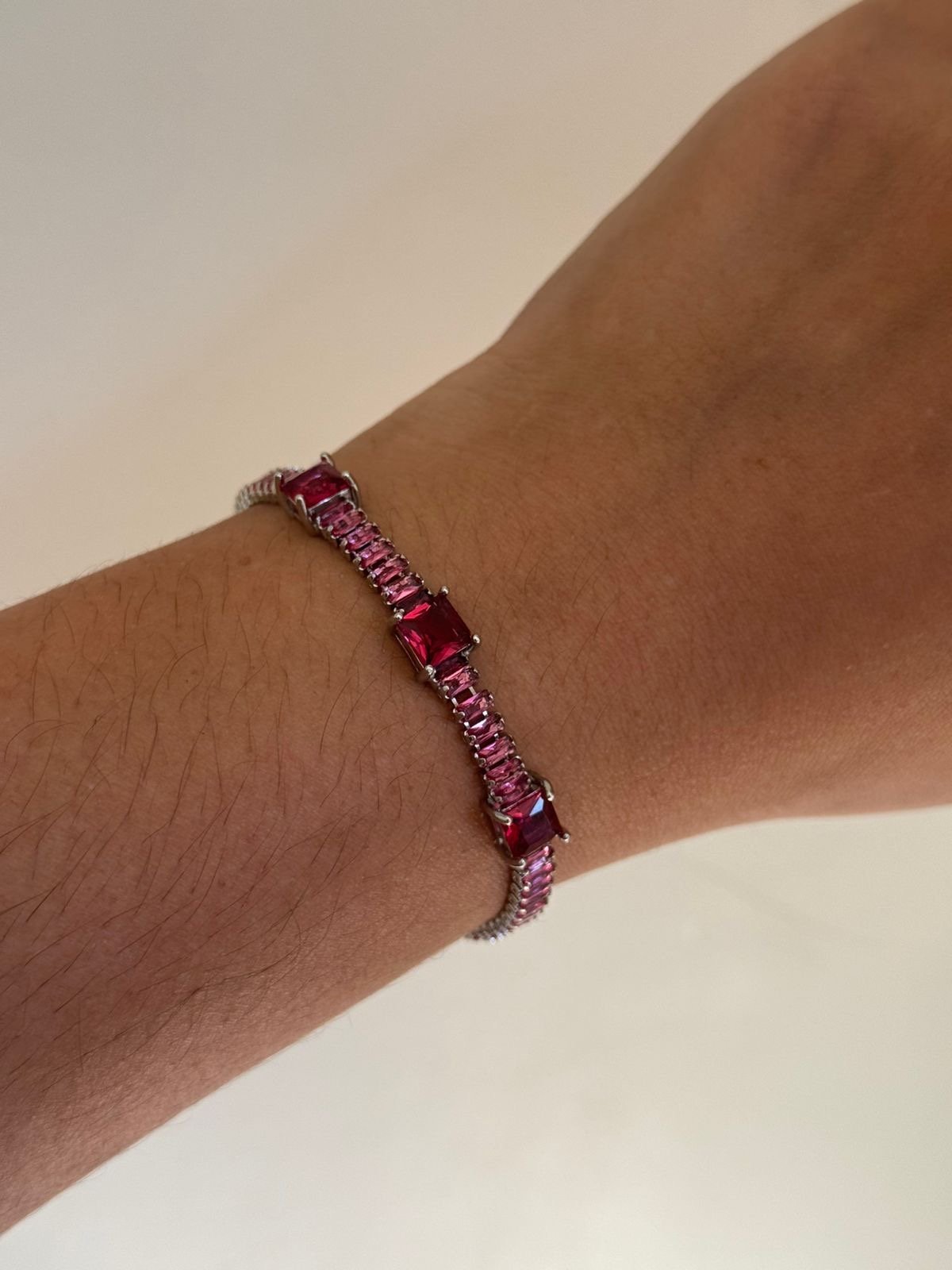 Pulseira com Carrê Rubelita (Fecho Joia) em Banho de Ródio Branco