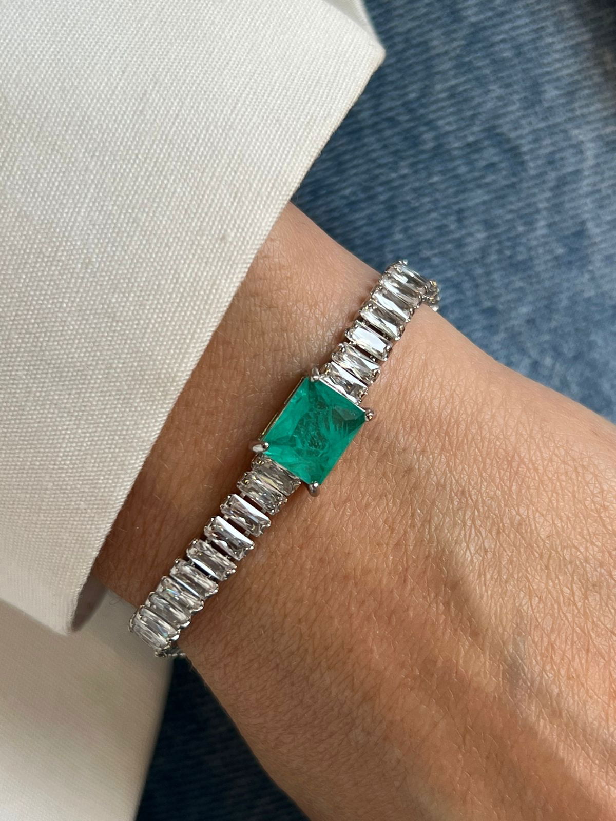 Pulseira com Retângulo Esmeralda Colombiana Fusion (Fecho Joia) em Banho de Ródio Branco