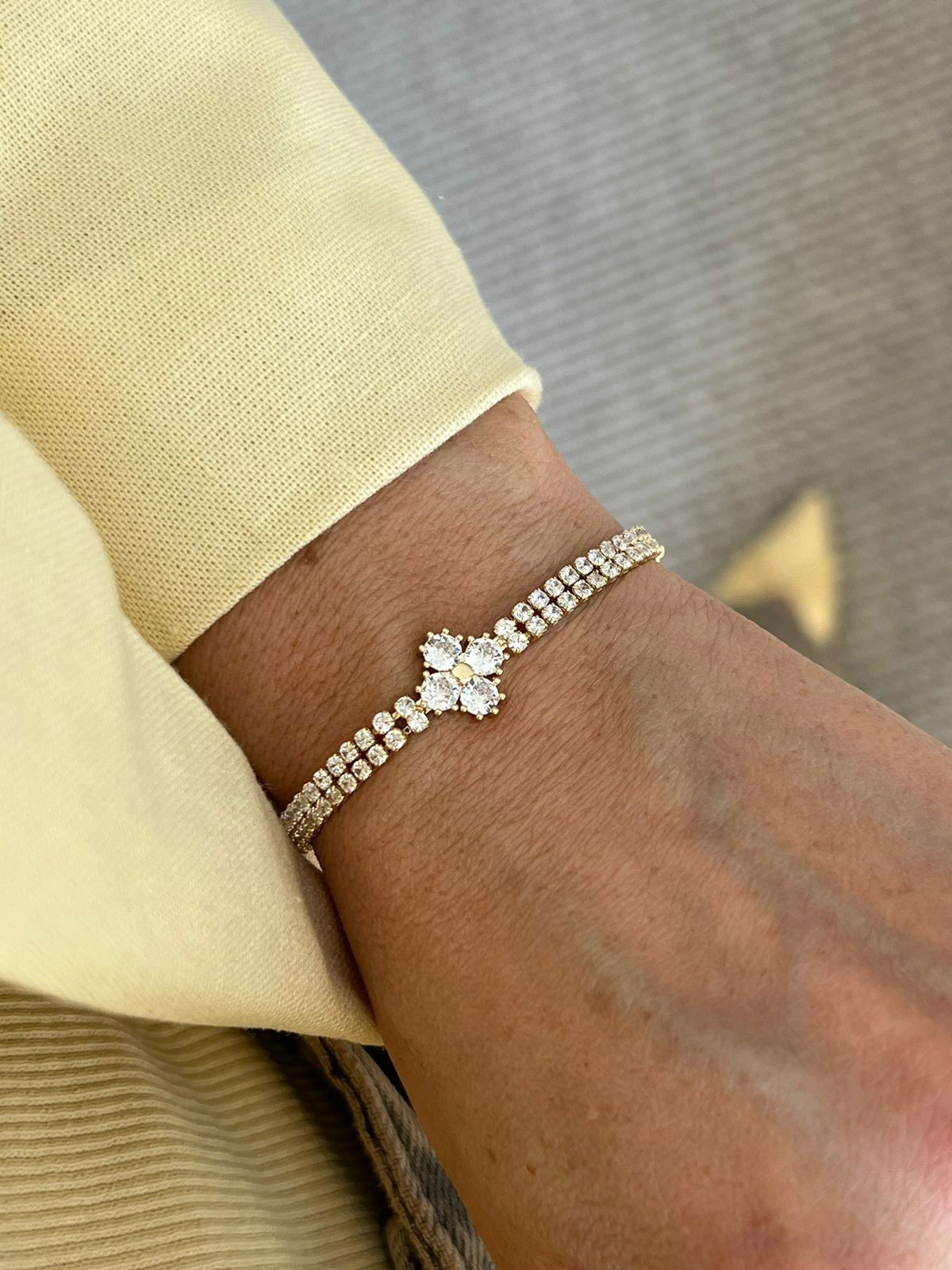 Pulseira Gravatinha Trevo com Zircônia Cristal em Banho de Ouro