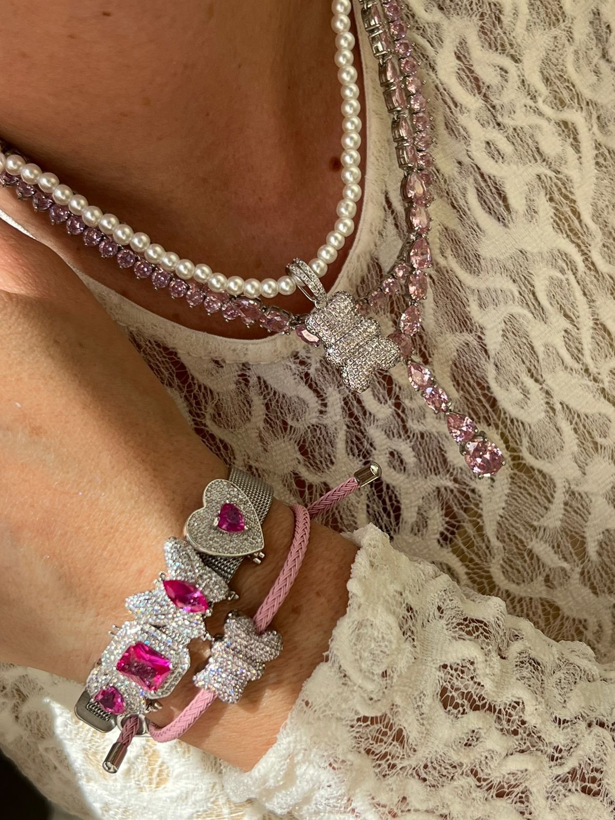 Pulseira Inox Gravatinha Colorida Rosa Claro com Ted Zircônia Cristal em Banho de Ródio Branco