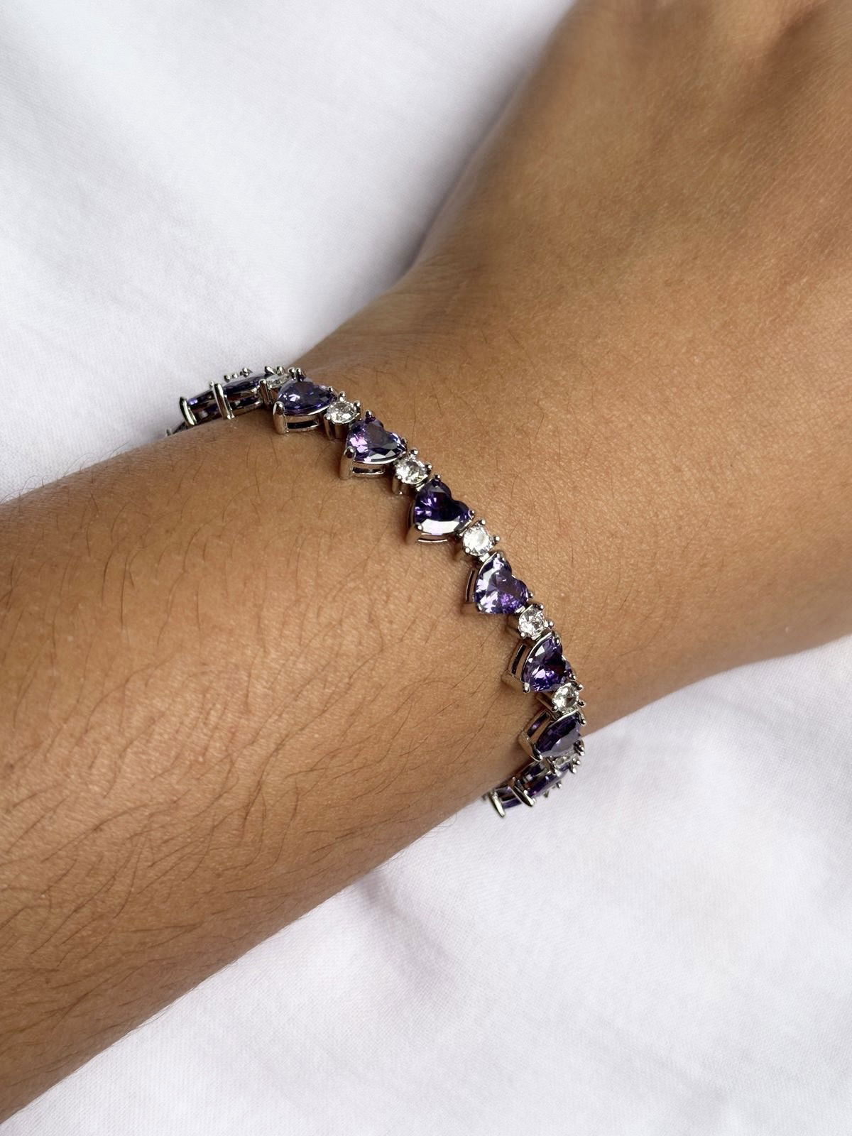 Pulseira Riviera com Corações Ametista e Cristal (Fecho Joia) em Banho de Ródio Branco