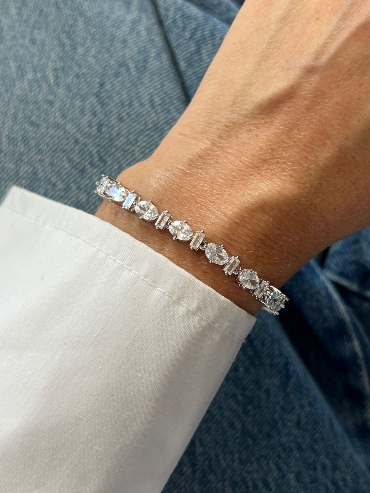 Pulseira Riviera com Oval Cristal (Fecho Joia) em Banho de Ródio Branco