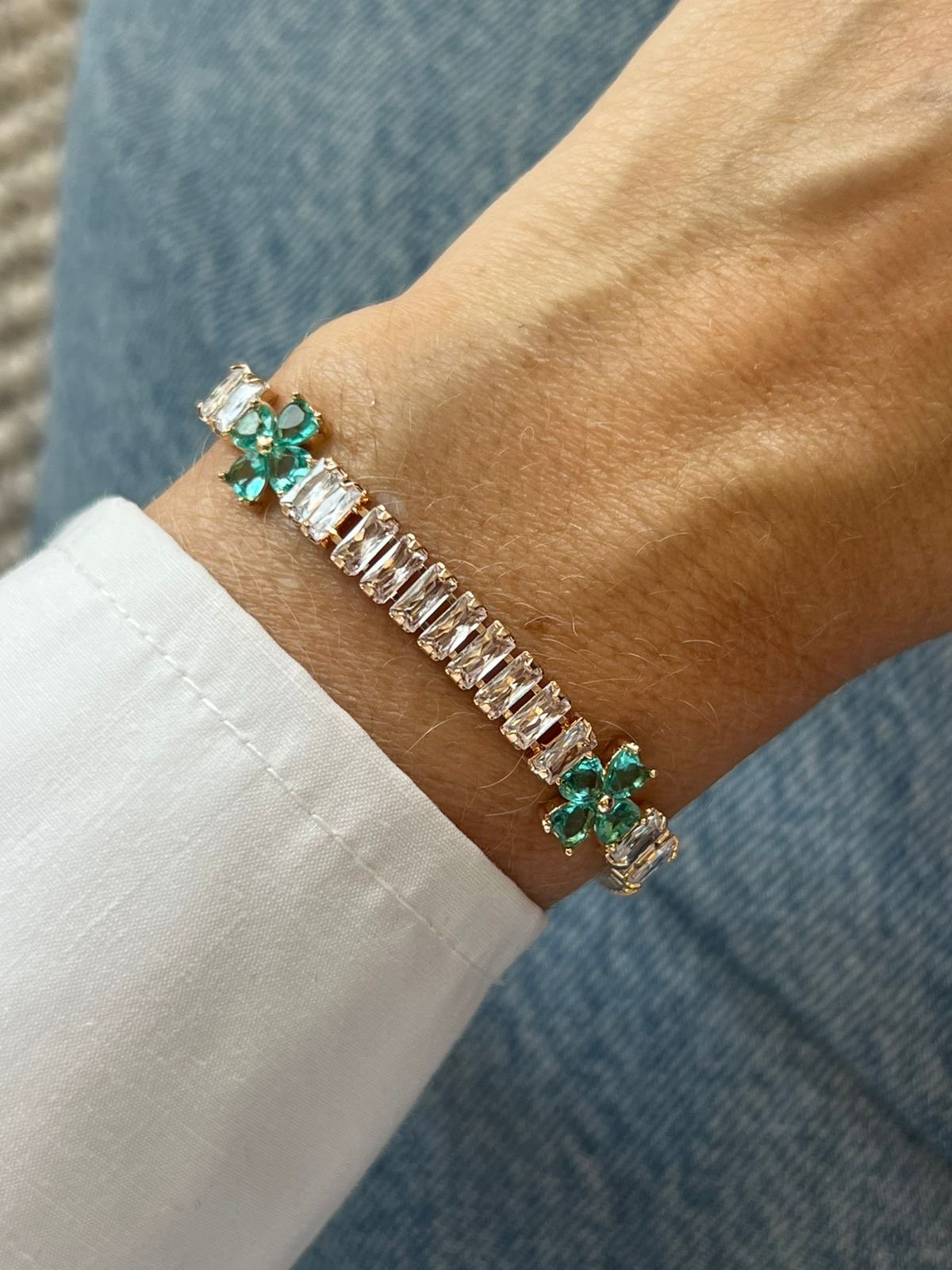 Pulseira Riviera com Três Trevos com Zircônia Cristal e Turmalina em (Fecho Joia) em Banho de Ouro