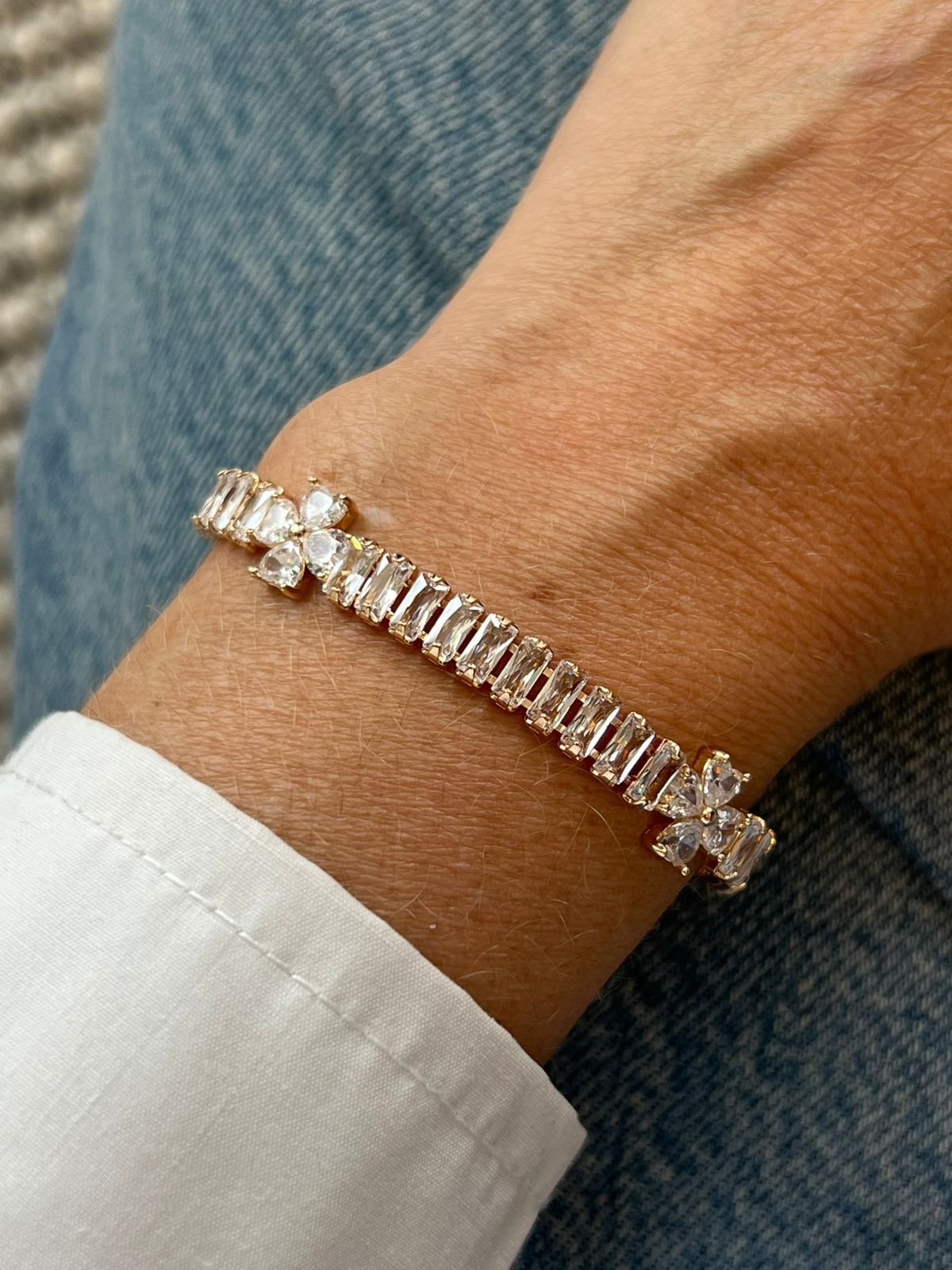 Pulseira Riviera com Três Trevos com Zircônia Cristal em (Fecho Joia) em Banho de Ouro