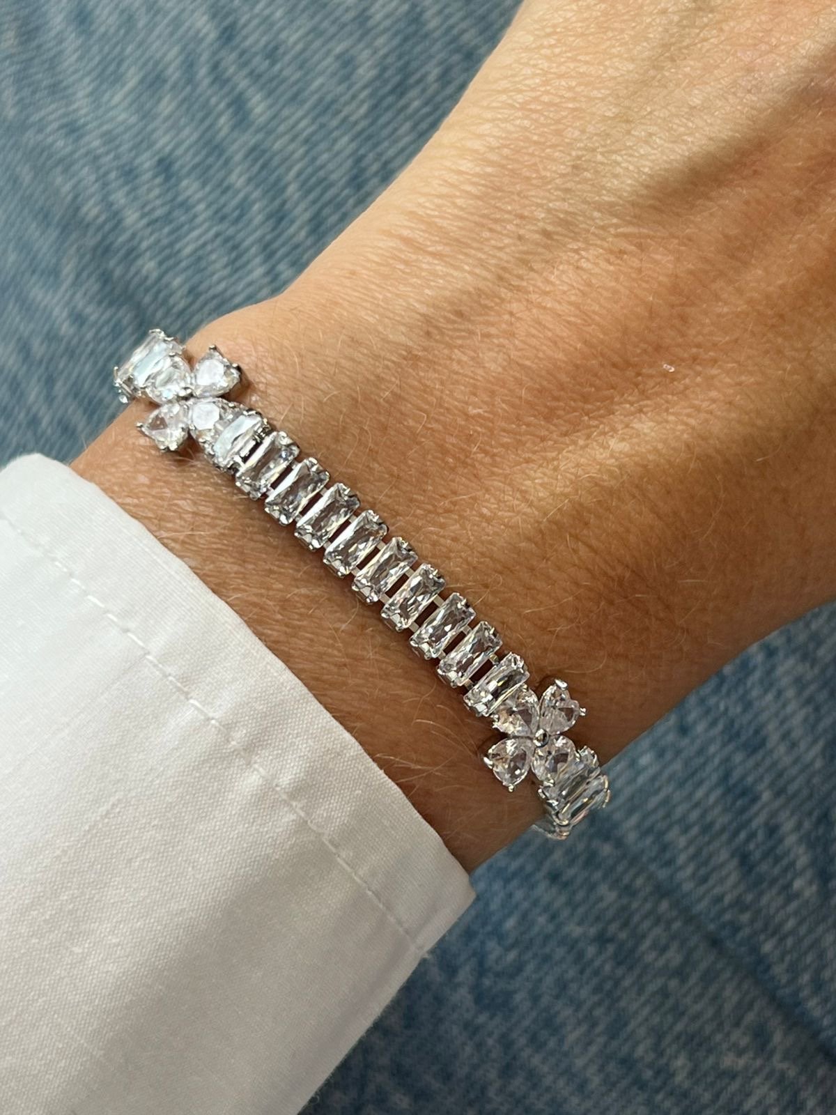 Pulseira Riviera com Três Trevos com Zircônia Cristal em (Fecho Joia) em Banho de Ródio Branco