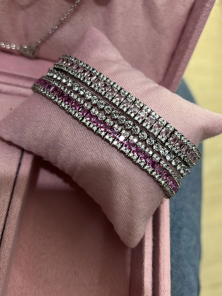 Pulseira Riviera com Zircônia Cristal e Carrê Rosa Pink ( Fecho Joia) em Banho de Ródio Branco