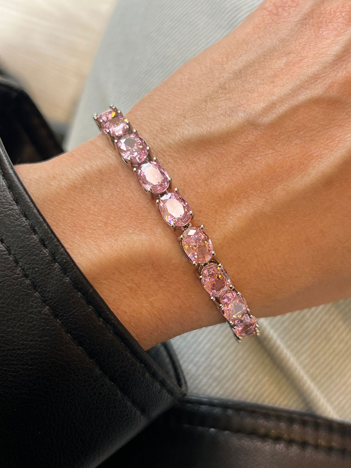 Pulseira Riviera Oval Zircônia Rosa Claro (Fecho Joia) em Banho de Ródio Branco