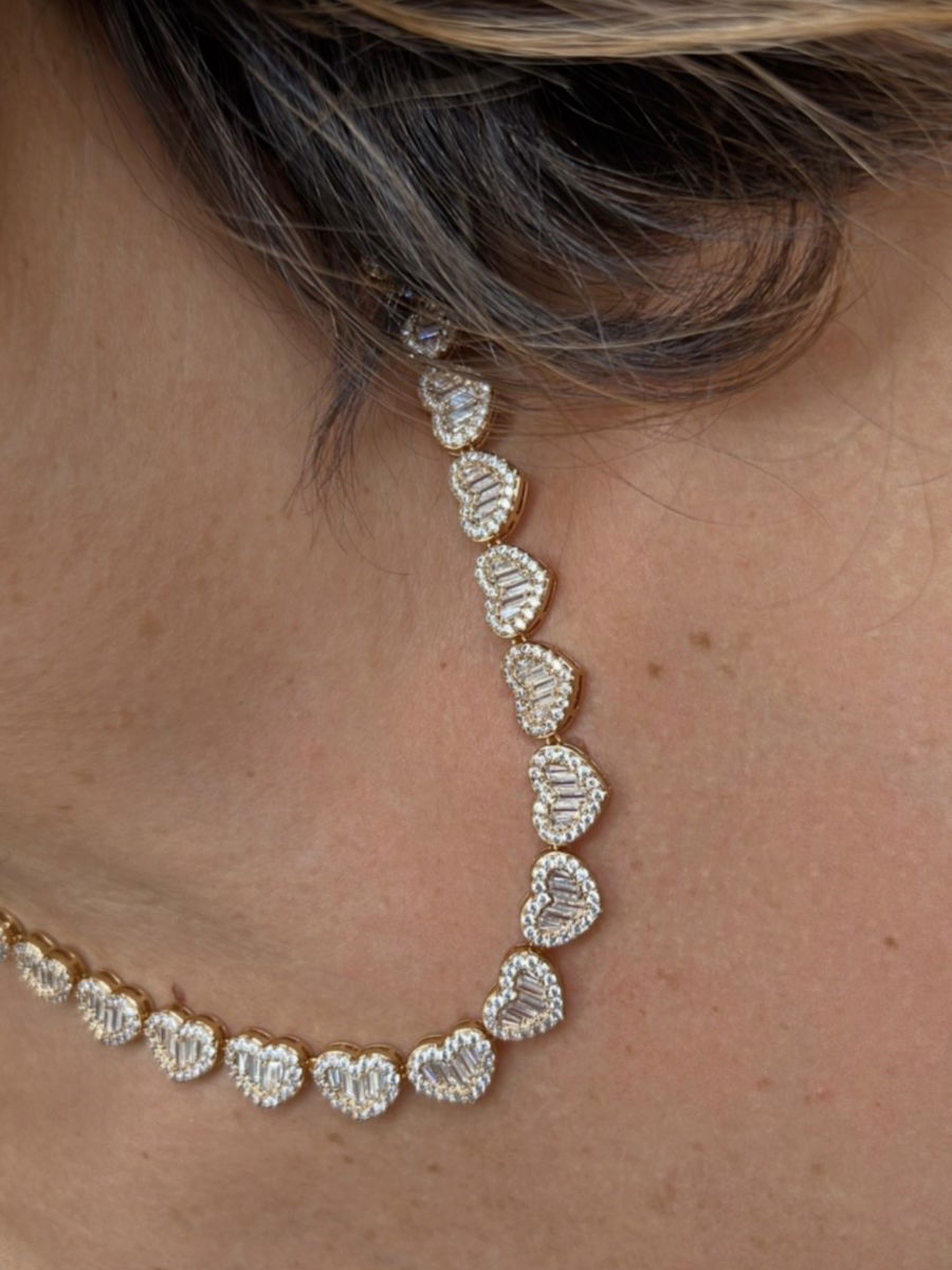 Riviera Coração com Zircônia Baguete (Fecho Joia) em Banho de Ouro