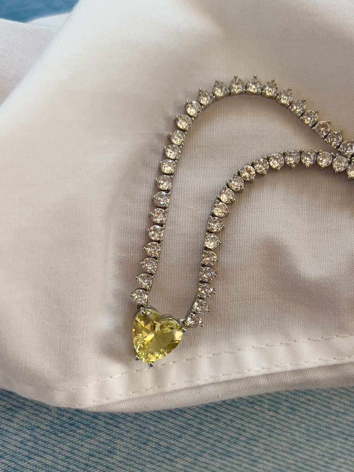 Riviera 3 pontas 3mm com Coração Zircônia Cristal e Citrino (Fecho Joia) em Banho de Ródio Branco