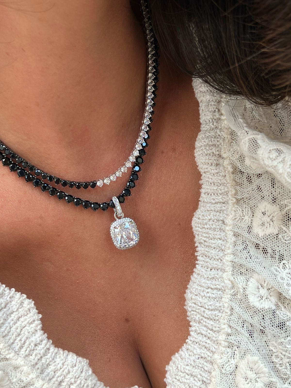 Riviera 3 Pontas Duo Zircônia Cristal + Black ( Fecho Joia ) em Banho de Ródio Branco e Negro