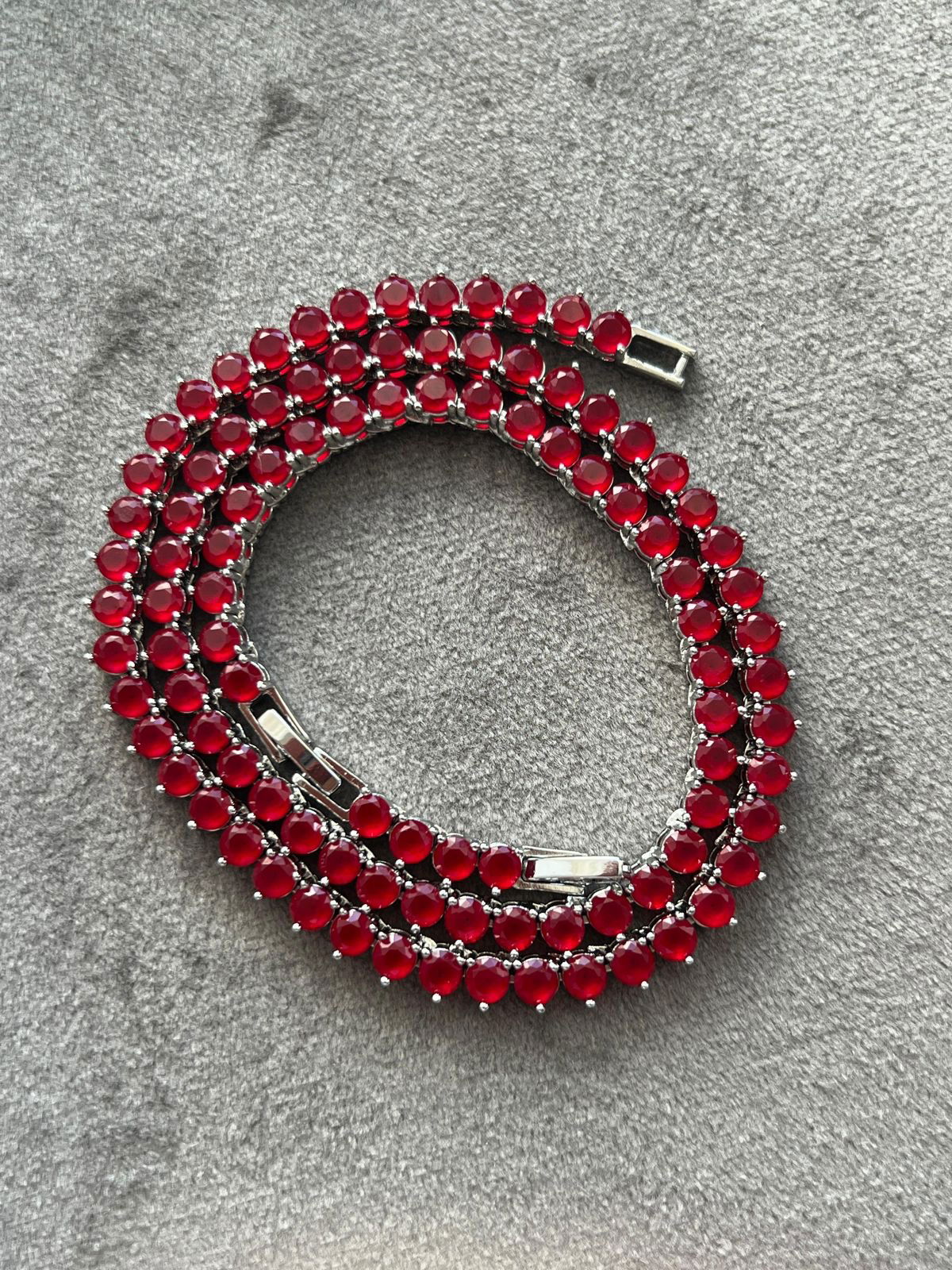 Riviera 3 pontas Zircônia Cherry Leitosa 4mm (Fecho Joia) em Banho de Ródio Branco