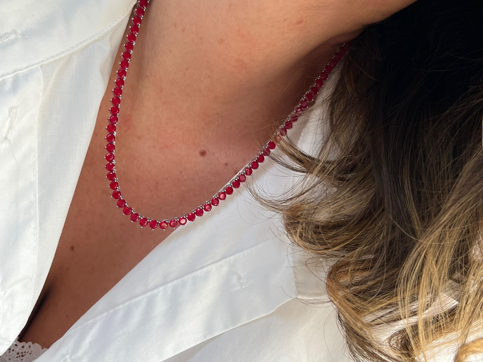 Riviera 3 pontas Zircônia Cherry Leitosa 4mm (Fecho Joia) em Banho de Ródio Branco