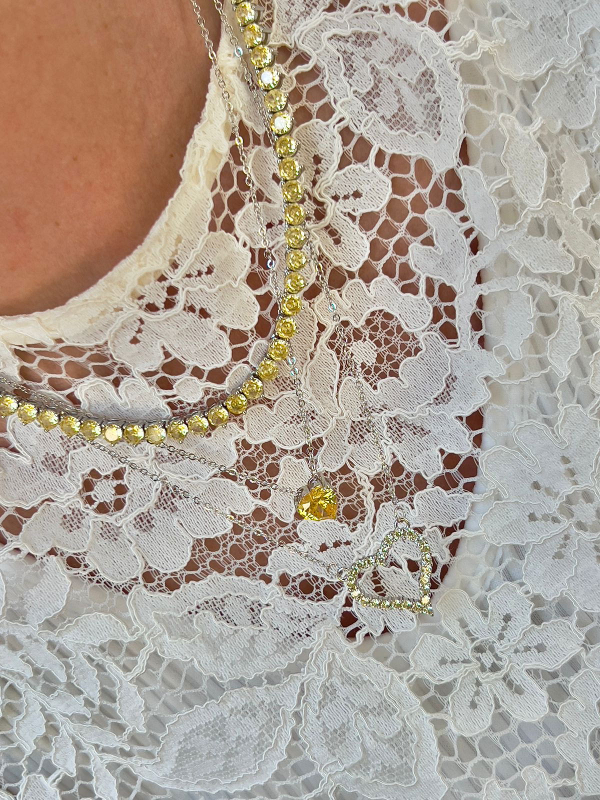 Riviera 3 pontas Zircônia Citrino 4mm (Fecho Joia) em Banho de Ródio Branco