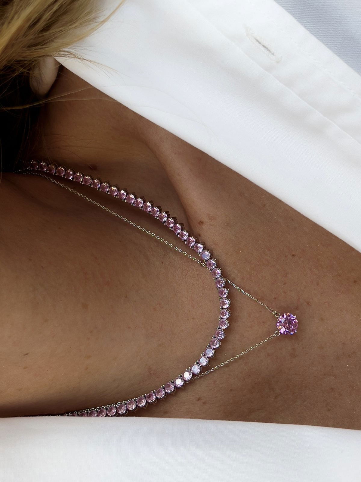 Riviera 3 pontas Zircônia Rosa Claro 4mm (Fecho Joia) em Banho de Ródio Branco