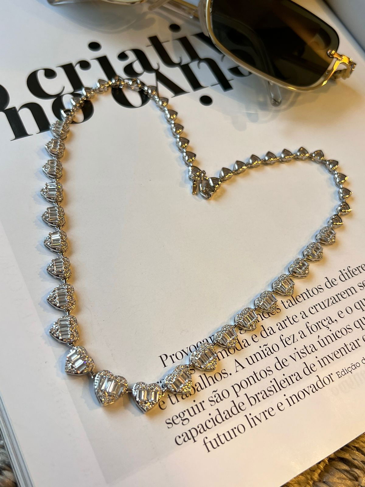 Riviera com Coração Cristal e Liso (Fecho Joia) em Banho de Ródio Branco