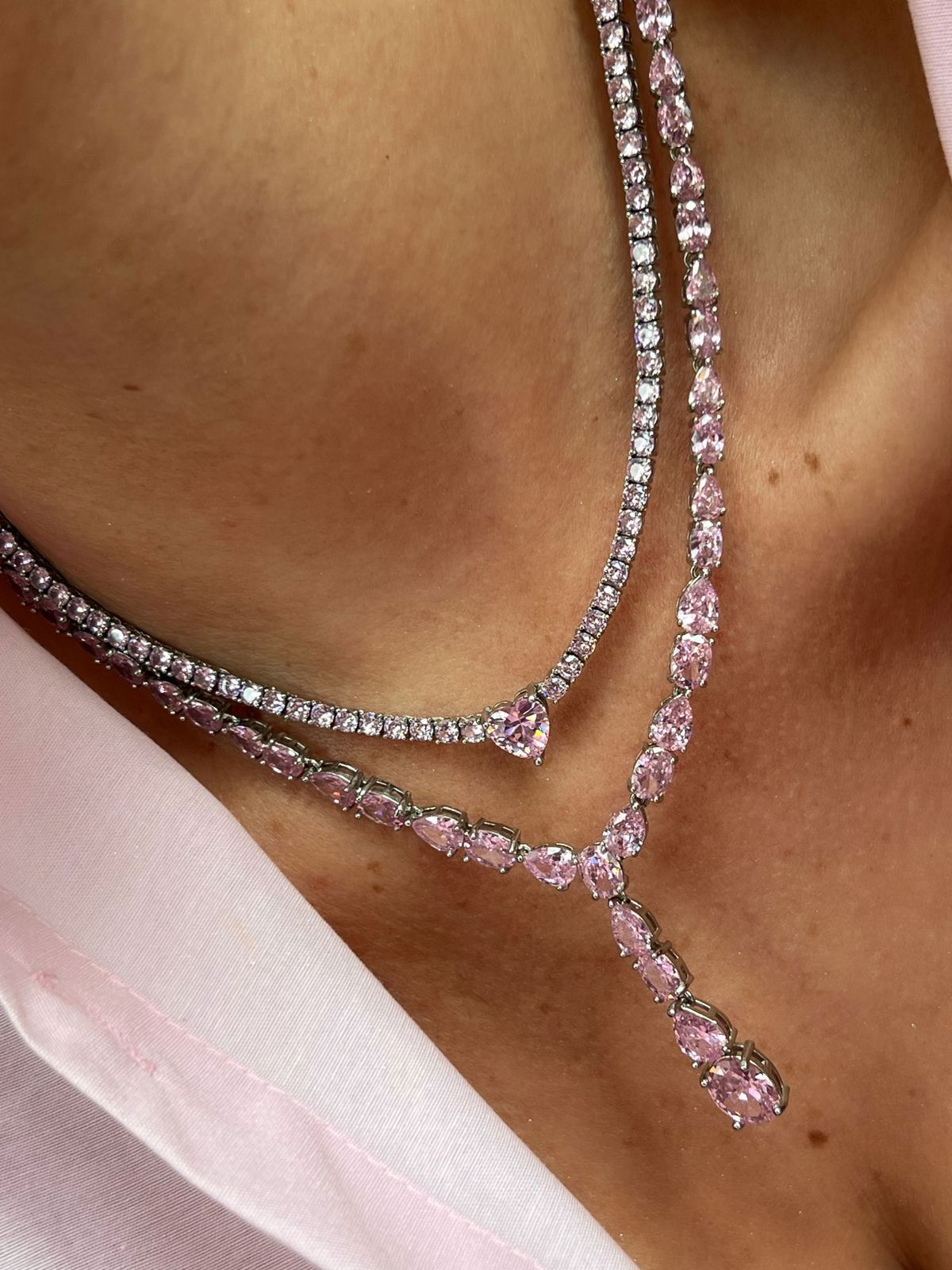 Riviera com Coração em Rosa Claro (Fecho Joia) em Banho de Ródio Branco