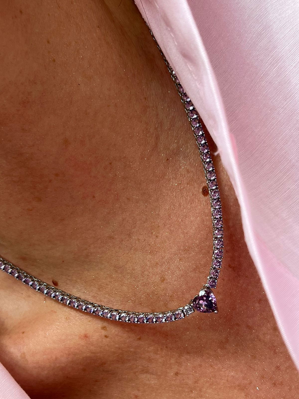 Riviera com Coração em Zircônia Lilás (Fecho Joia) em Banho de Ródio Branco