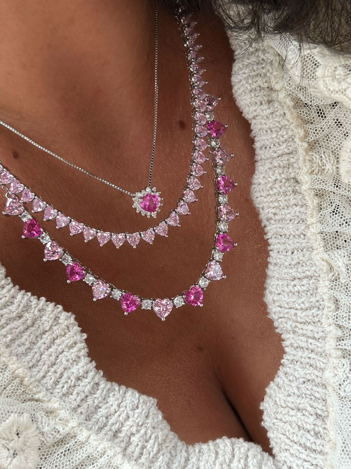 Riviera com Coração Rosa Clara ( Fecho Joia) em Banho de Ródio Branco