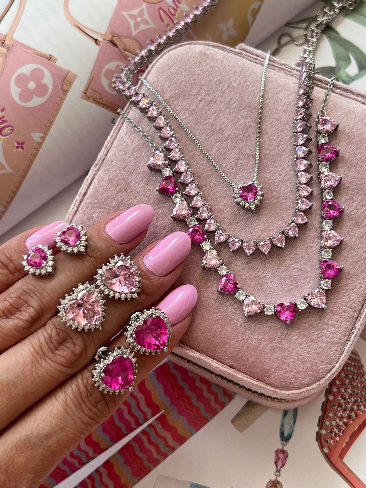 Riviera com Coração Rosa Clara ( Fecho Joia) em Banho de Ródio Branco