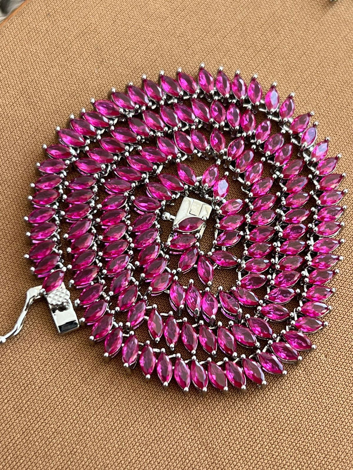 Riviera com Mini Navete Pink (Fecho Joia) em Banho de Ródio Branco