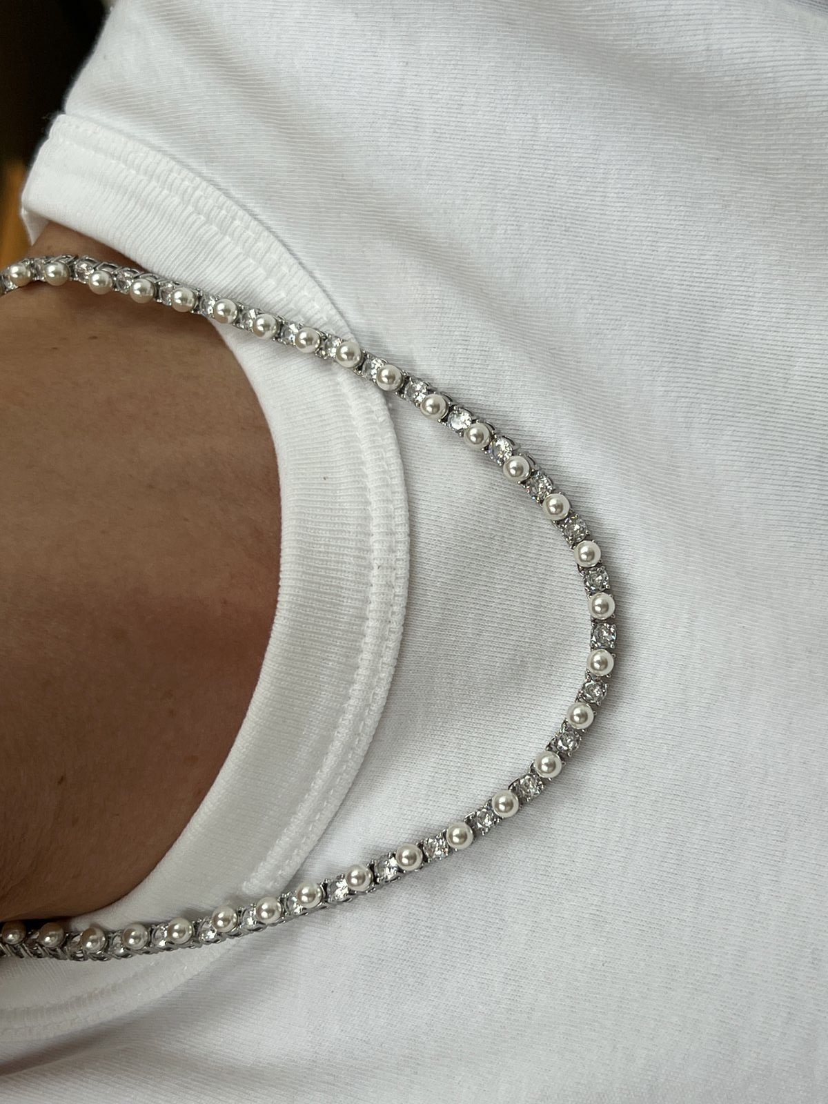 Riviera com Pérola e Zircônia Cristal (Fecho Joia) em Banho de Ródio Branco