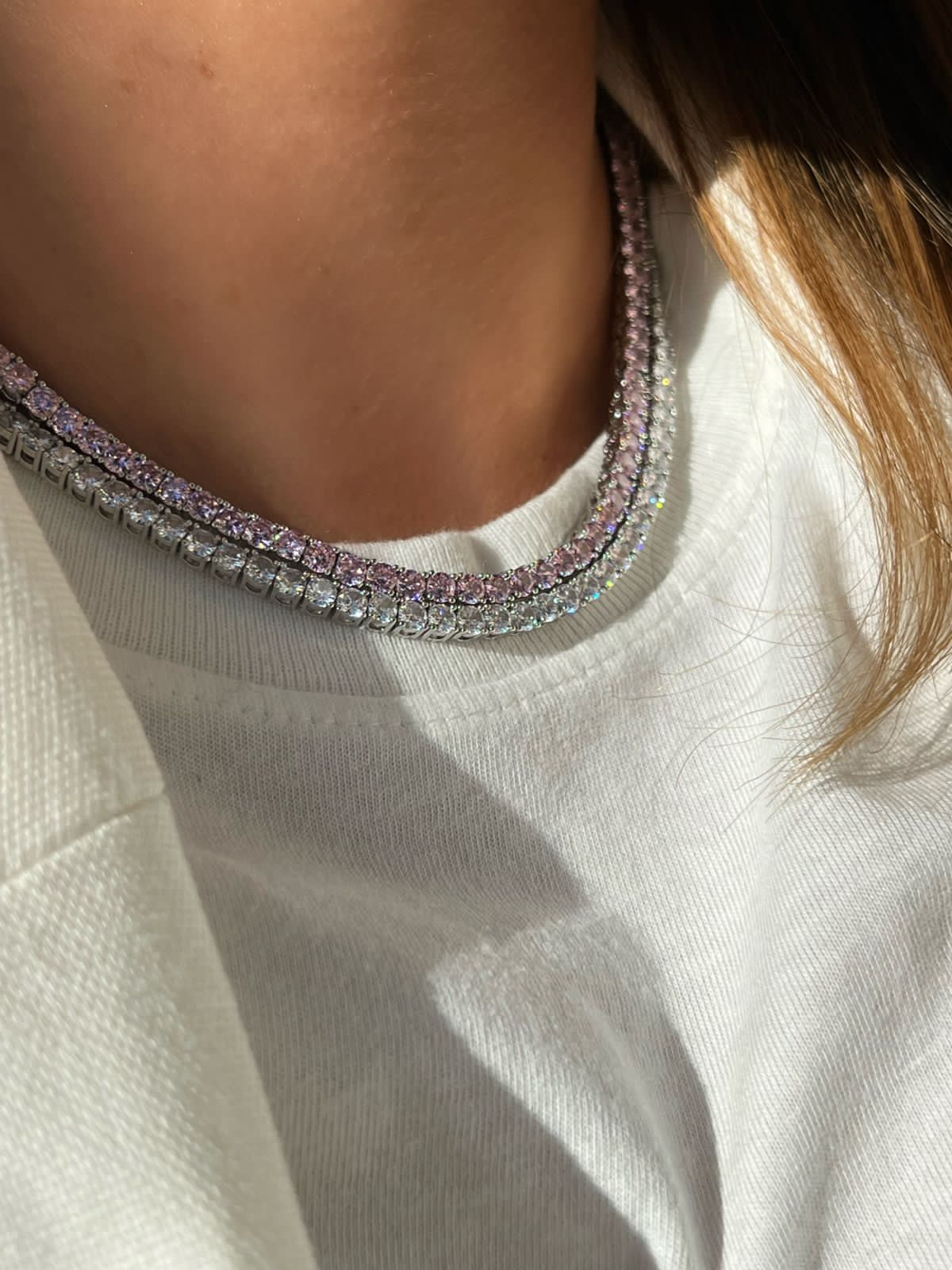 Riviera Nati com Zircônia Rosa Claro ( Fecho Joia ) em Banho de Ródio Branco