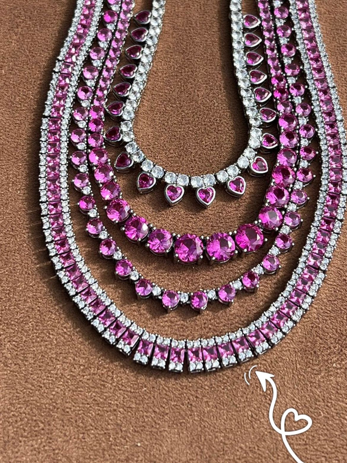 Riviera com Zircônia Cristal e Carrê Rosa Pink ( Fecho Joia) em Banho de Ródio Branco