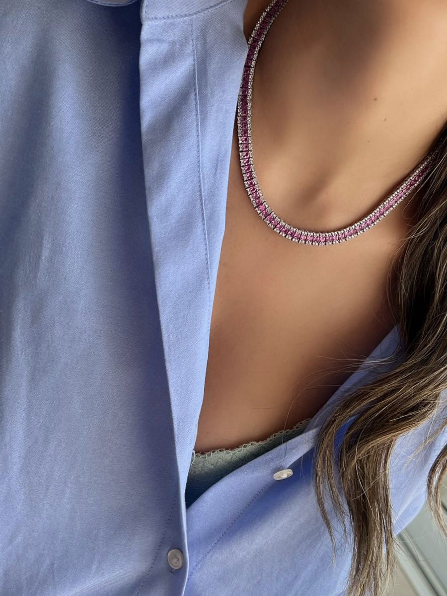 Riviera com Zircônia Cristal e Carrê Rosa Pink ( Fecho Joia) em Banho de Ródio Branco