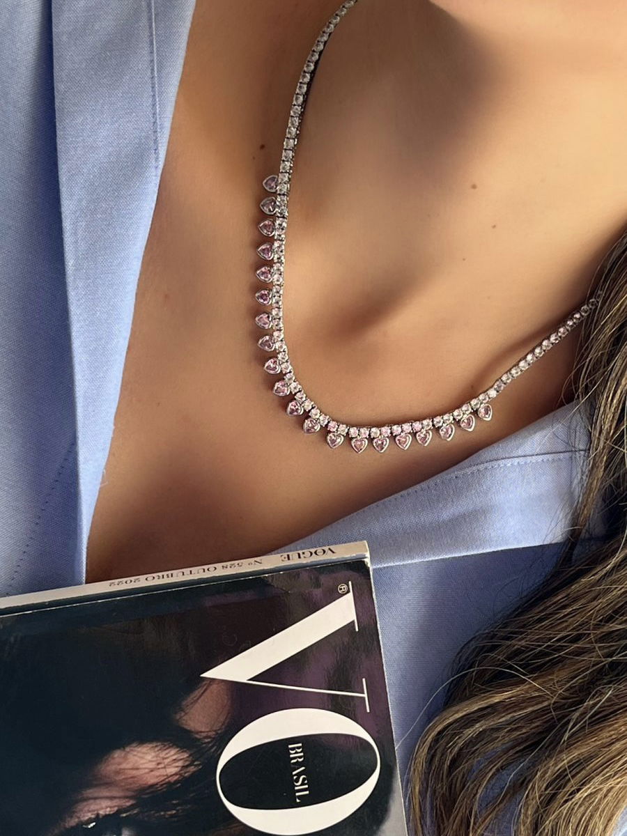 Riviera com Zircônia Cristal e Coração Rosa Claro ( Fecho Joia) em Banho de Ródio Branco