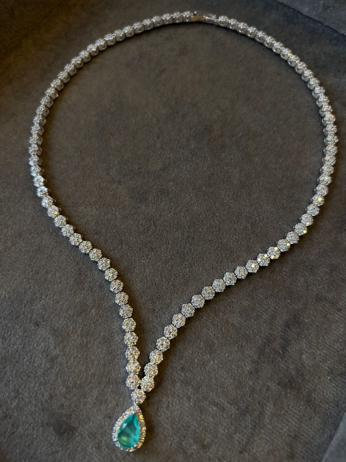 Riviera com Zircônia Cristal e Gota Fusion Esmeralda Colombiana (Fecho Joia) em Banho de Ródio Branco