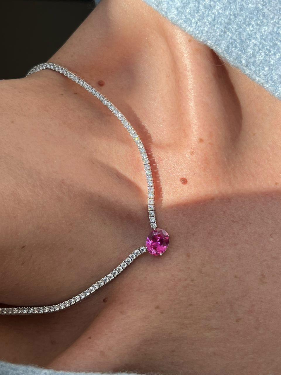 Riviera com Zircônia Cristal e Pink (Fecho Joia) em Banho de Ródio Branco