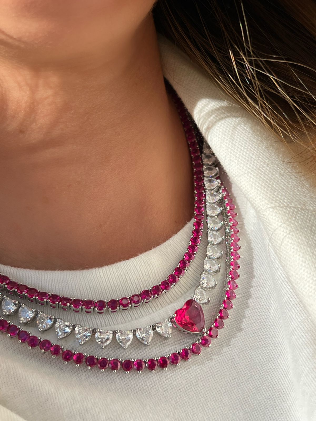 Riviera Nati com Zircônia Pink (Fecho Joia) em Banho de Ródio Branco