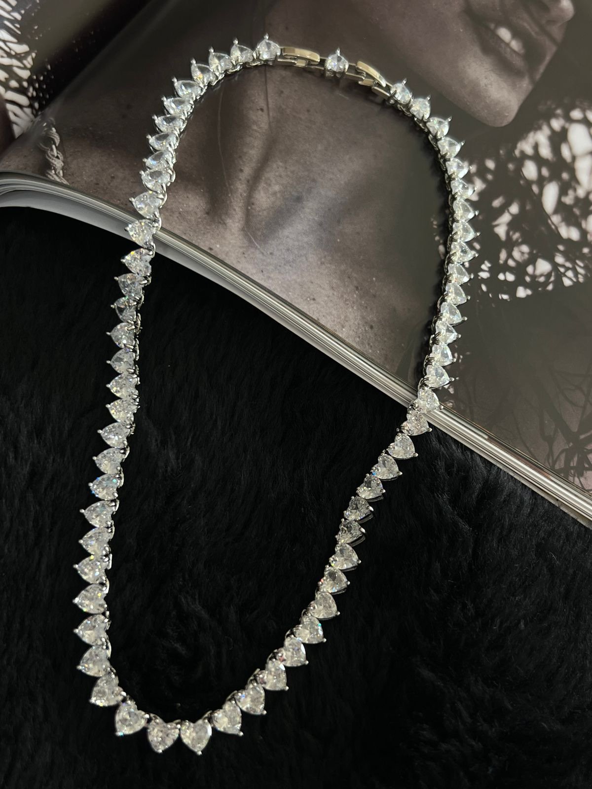 Riviera Coração Cristal ( Fecho Joia ) em Banho de Ródio Branco