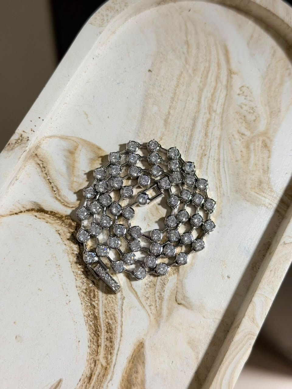 Riviera Fio Faca com Zircônia Cristal (Fecho Joia) em Banho de Ródio Branco