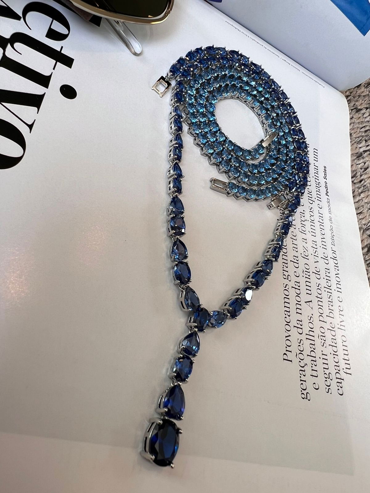 Riviera Gravata Azul Safira (Segunda) (Fecho Joia) em Banho de Ródio Branco