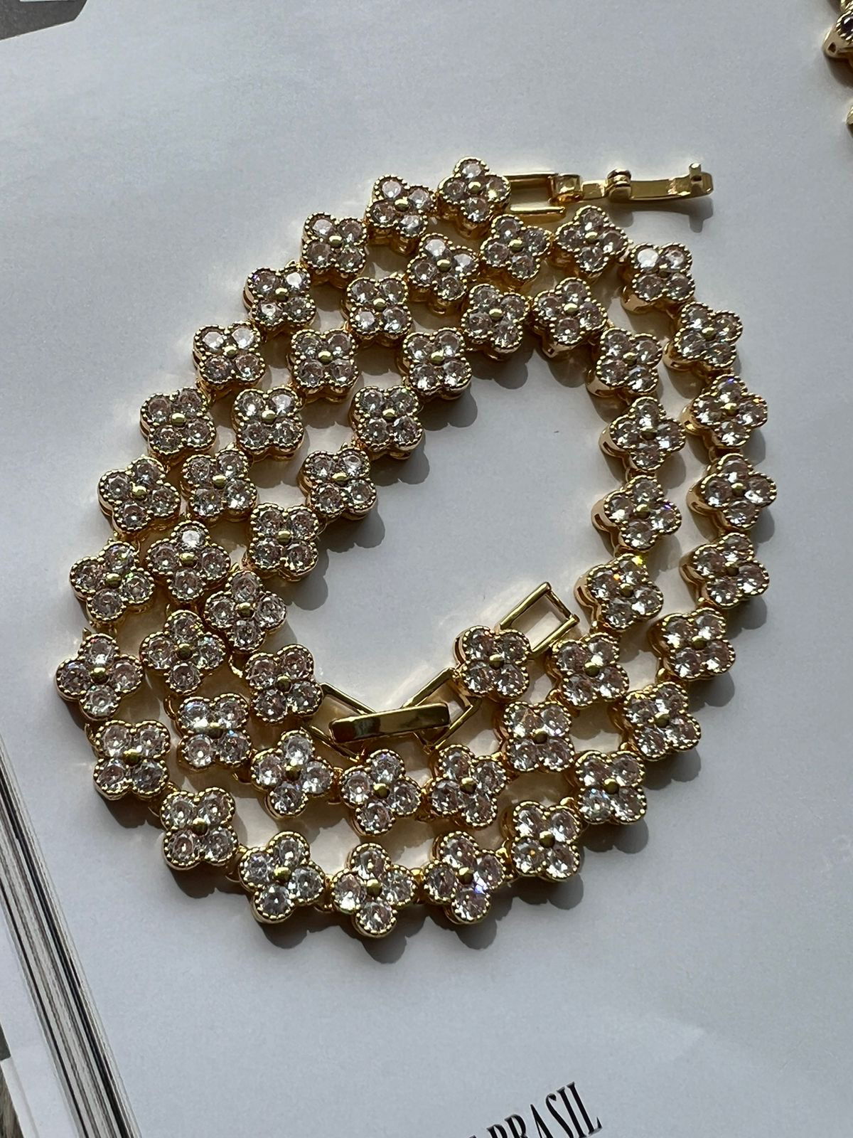 Riviera Maleável Trevo com Zircônia Cristal (Fecho Joia) em Banho de Ouro