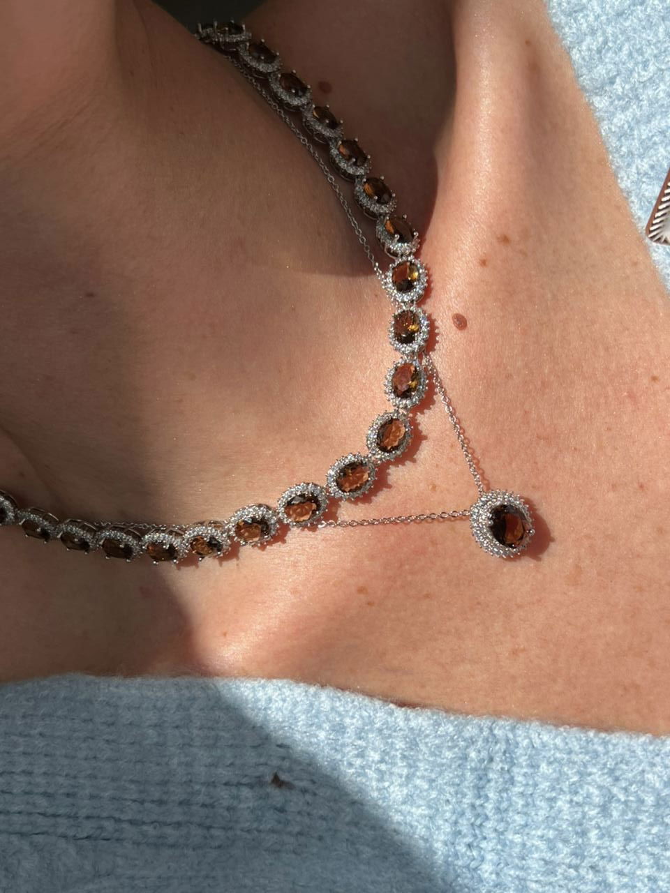 Riviera Oval + Brinco com Zircônia Cristal e Café em Banho de Ródio Branco