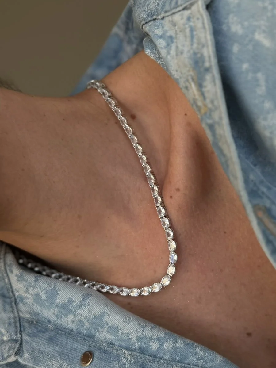 Riviera Oval com Zircônia Cristal (Fecho Joia) em Banho de Ródio Branco