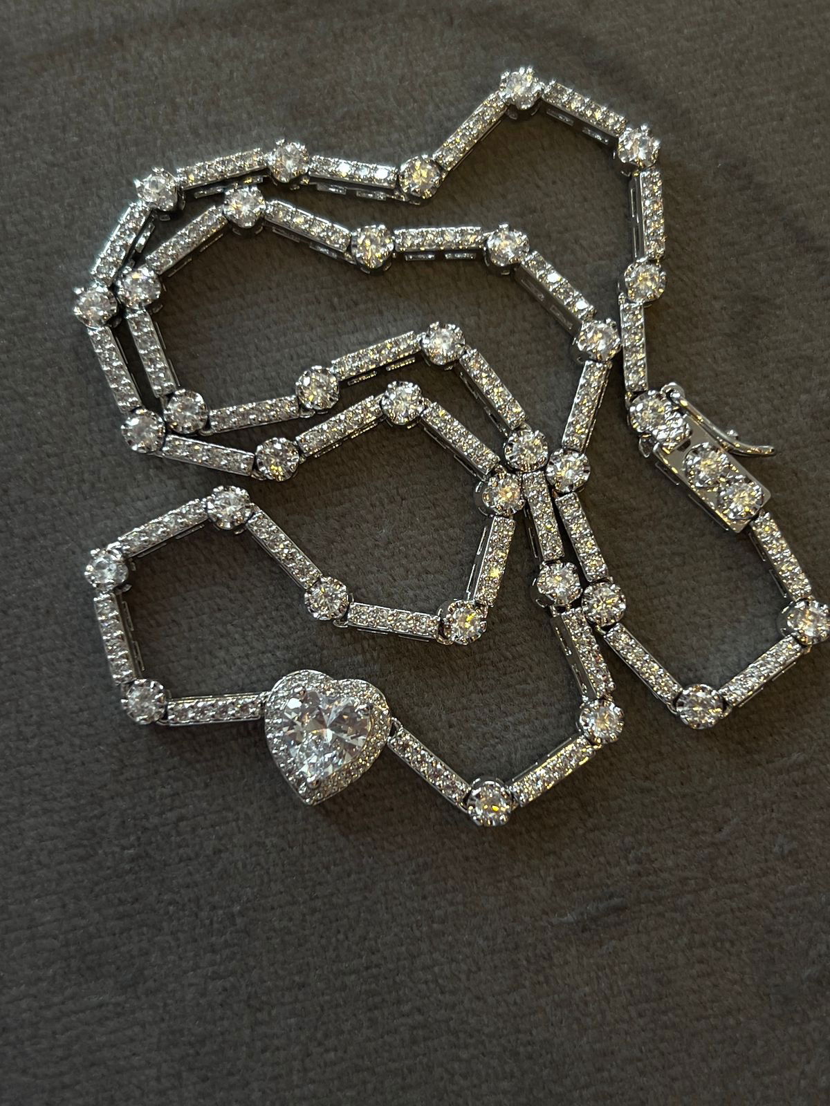 Riviera Palito com Coração Zircônia Cristal (Fecho Joia) em Banho de Ródio Branco