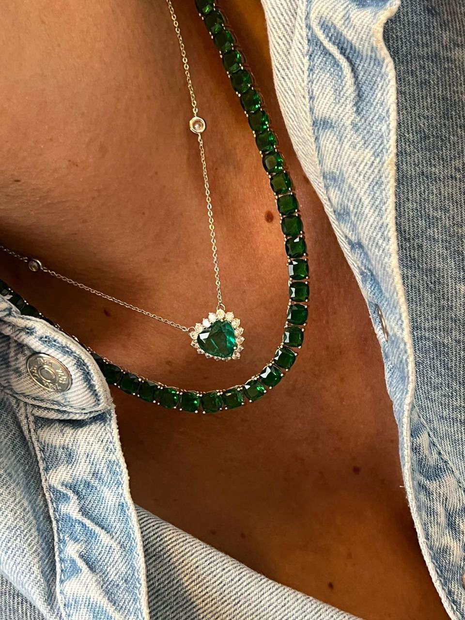 Riviera Quadrada com Zircônia Verde Esmeralda(Fecho Joia) em Banho de Ródio Branco