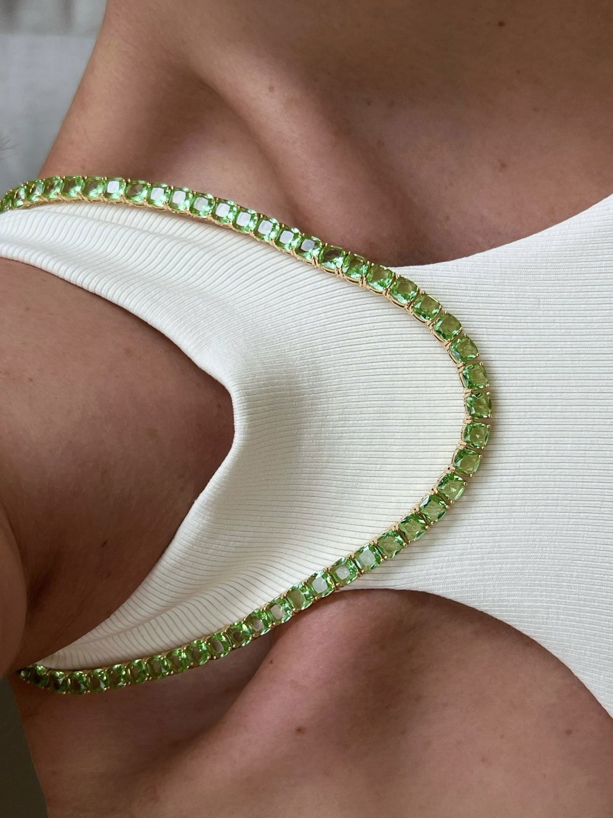 Riviera Quadrada Zircônia Verde Menta (Fecho Joia) em Banho de Ouro