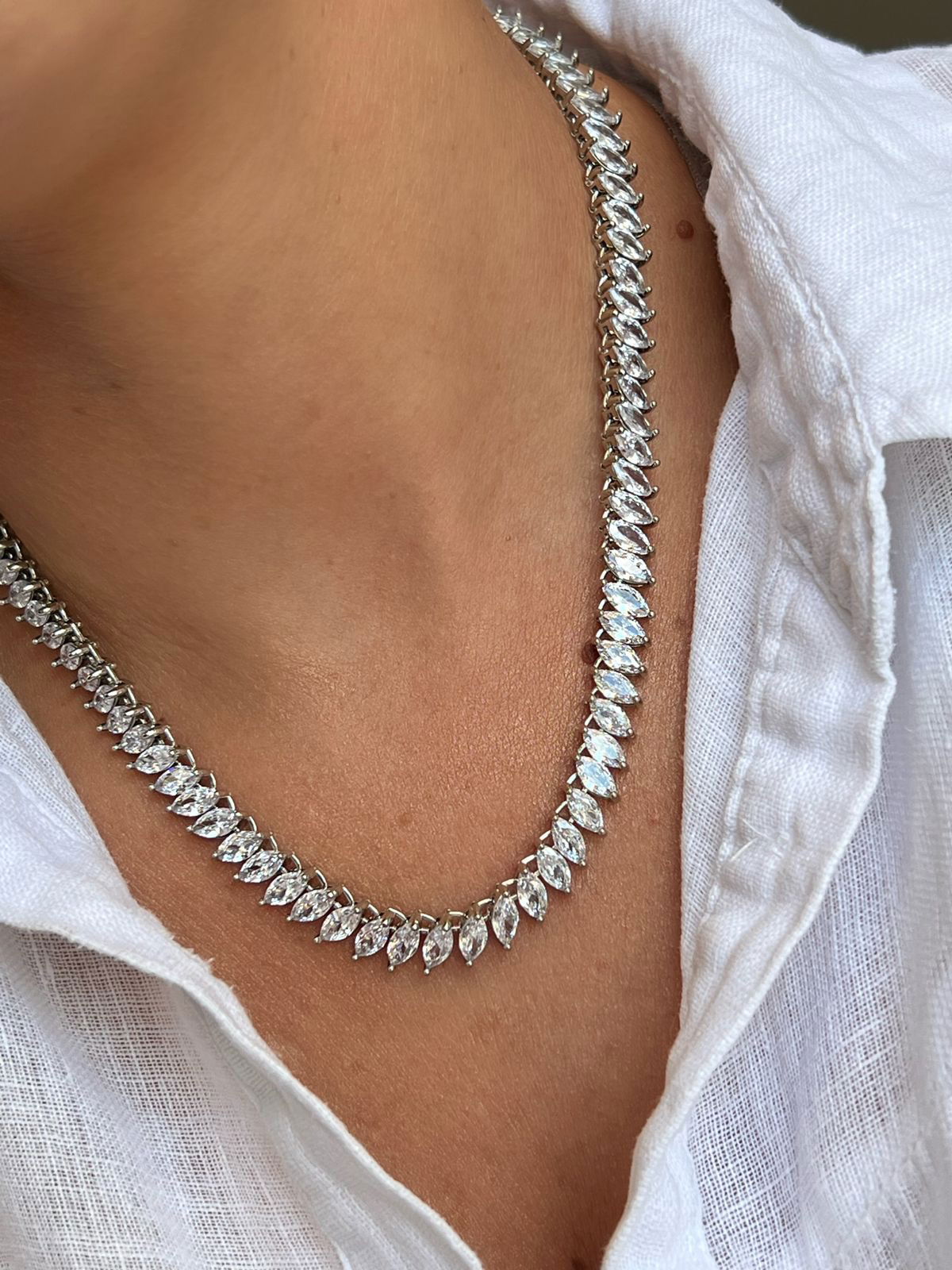 Riviera Zircônia Navete (Fecho Joia) em Banho de Ródio Branco